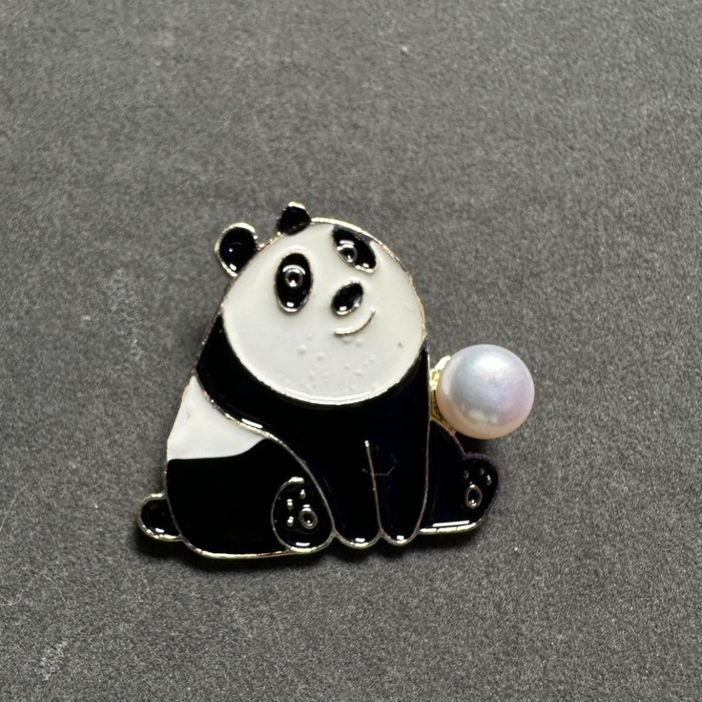 Nature Preal(7.7mm) Panda Brooch with beatiful jewery box